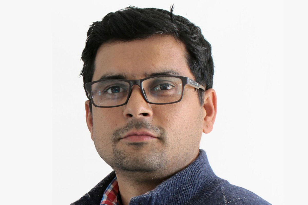 डा रविनराज निरौला