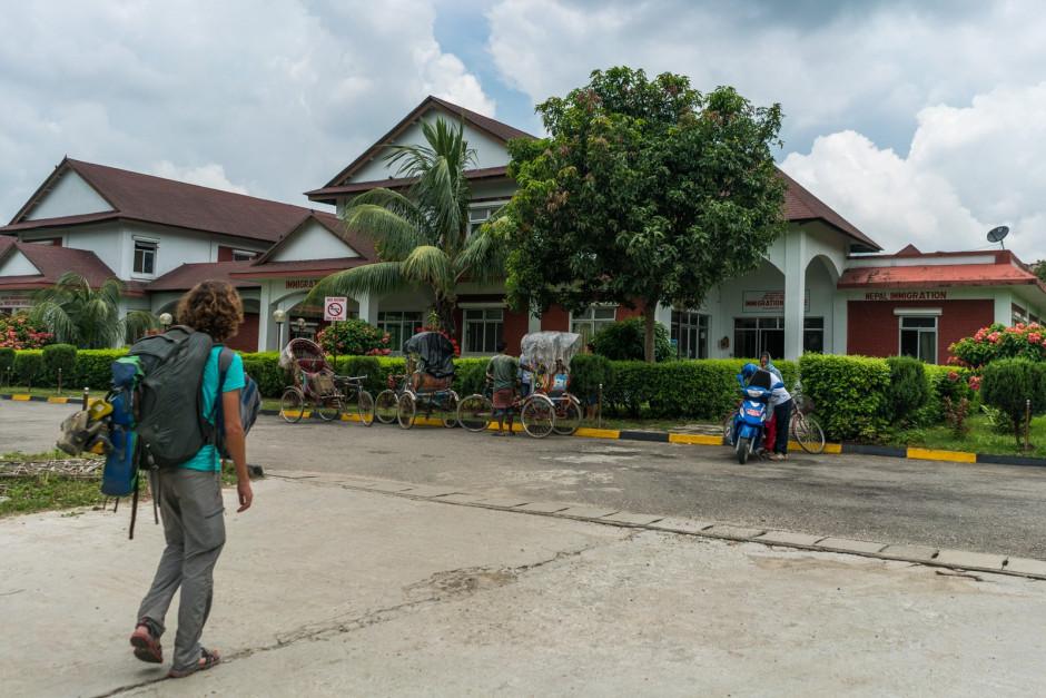 पूर्वीनाका काँकडभिट्टाबाट भित्रिए सात हजार ६४२ पर्यटक