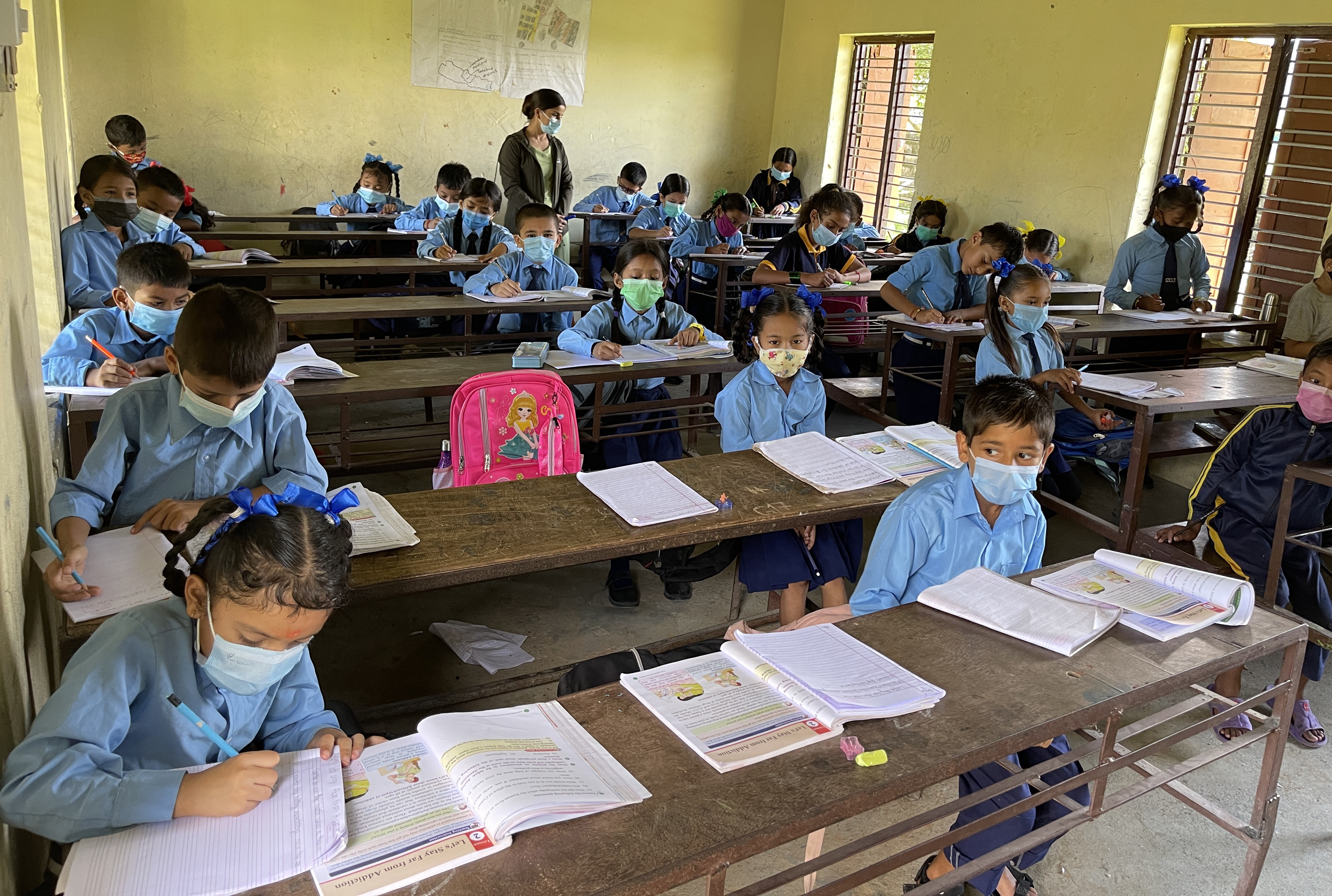 तनहुँमा चार महिनापछि विद्यालय खुले, भौतिक उपस्थितिमै पठनपाठन
