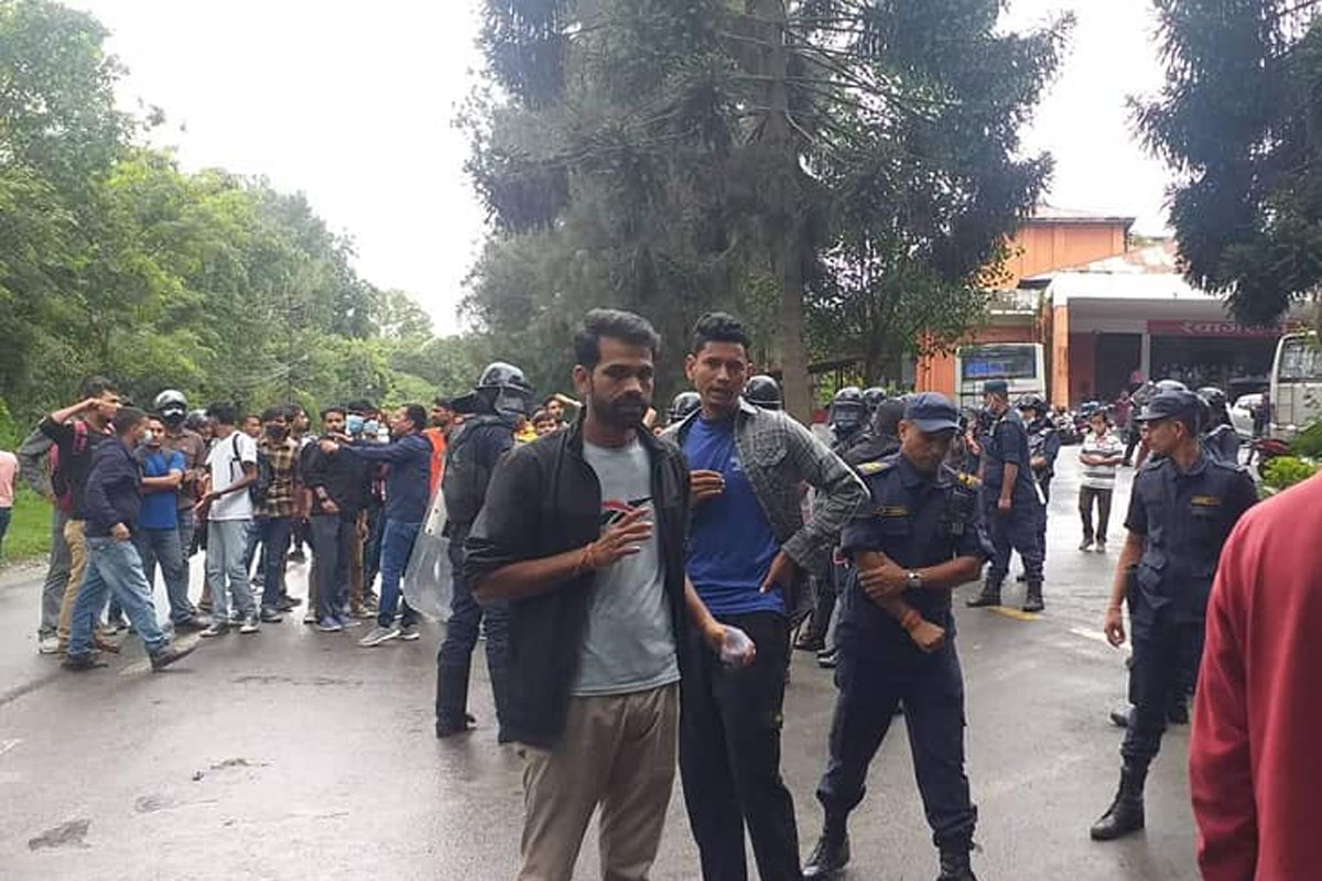 त्रिविमा नेविसंघ र अनेरास्वीयुबीच झडप [तस्बिरहरू]