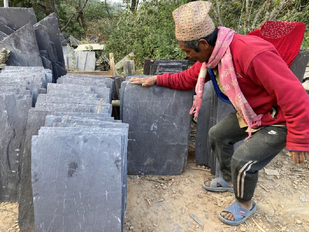 संकटमा परम्परागत ढुङ्गाखानी