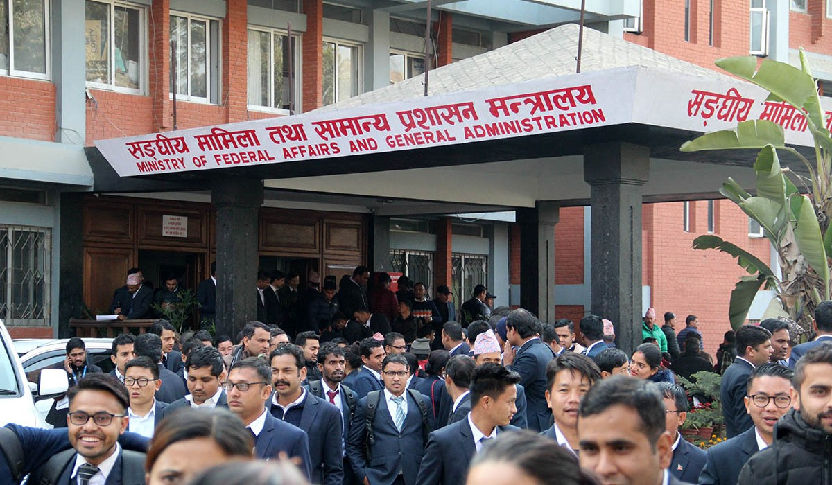 अब कर्मचारीको अवकाश ६० वर्षमा, सरकारको विरोध गरे पेन्सन खारेज