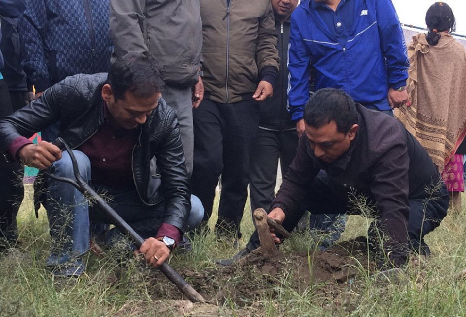 टुँडिखेलमा रोपिए खरीका बोट