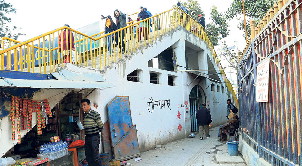 उपत्यकाबासीको पीडा : ‘दिसा-पिसाबले च्यापे कहाँ जाने ?’