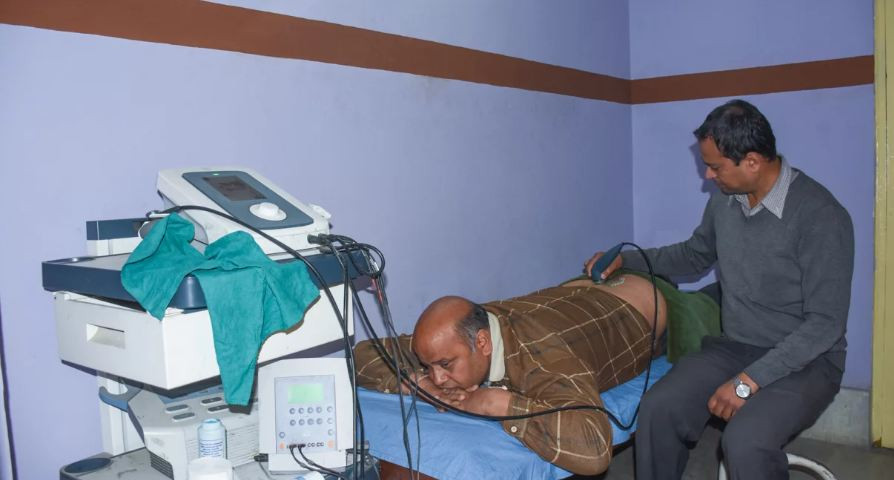 वीरको भीआईपी कक्षमै स्वास्थ्य राज्यमन्त्रीको पद खोसियो