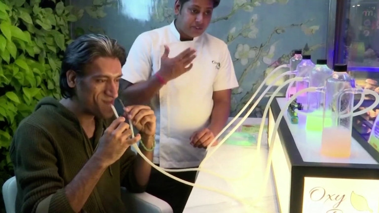 प्रदूषित सहर दिल्लीमा अक्सिजन बार, ३०० भारुमा शुद्ध अक्सिजन