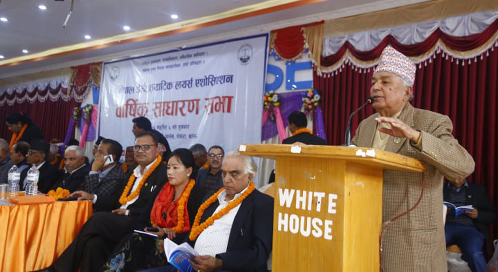 'संवैधानिक आयोगलाई नियन्त्रणमा लिन ओलीले अध्यादेश ल्याउँदैछन्'