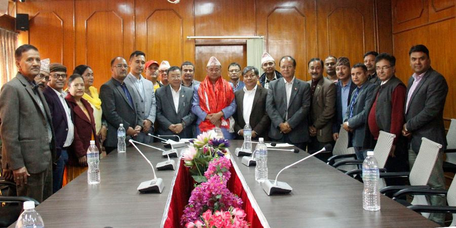 निर्माण व्यवसायीका मागबारे महासंघले जानकारी गरायो भौतिक पूर्वाधार मन्त्रीलाई