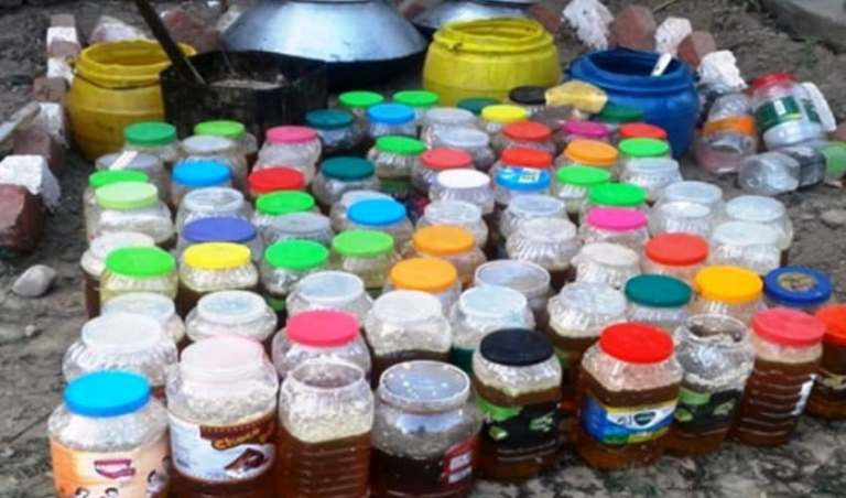 महमा अखाद्य वस्तु मिसाउने ४ जना पक्राउ