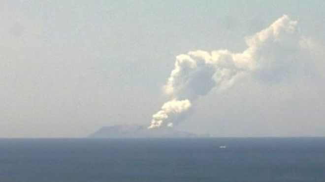 न्युजिल्यान्डमा ज्वालामुखी विस्फोट, सयौं पर्यटक फसेको आशंका