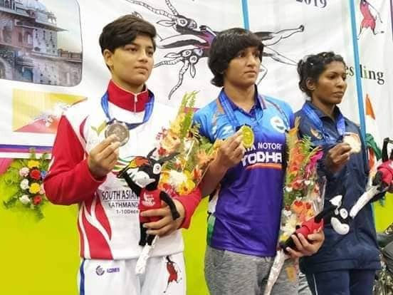 कुस्तीमा भारतलाई १४ स्वर्ण, एउटामा चित्त बुझायो नेपालले