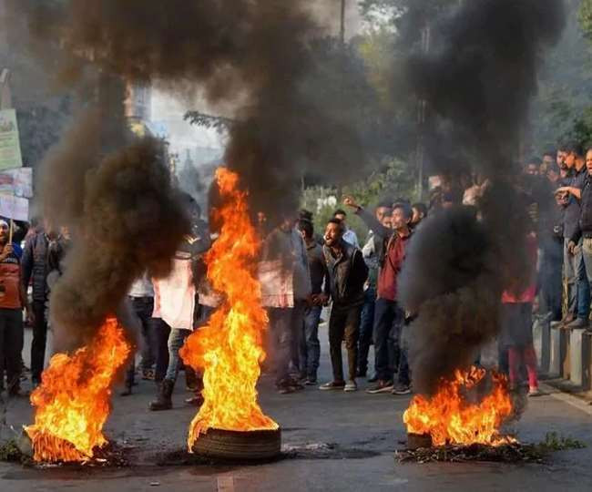 नागरिकता विधयेक पासको विरोधमा भारतको असम र त्रिपुरामा हिंसा र आगजनी, असमका केही जिल्लामा कफ्यू
