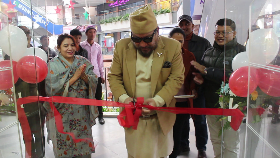 ‘सुप्रिम फेसन’ को आउटलेट पुल्चोकमा