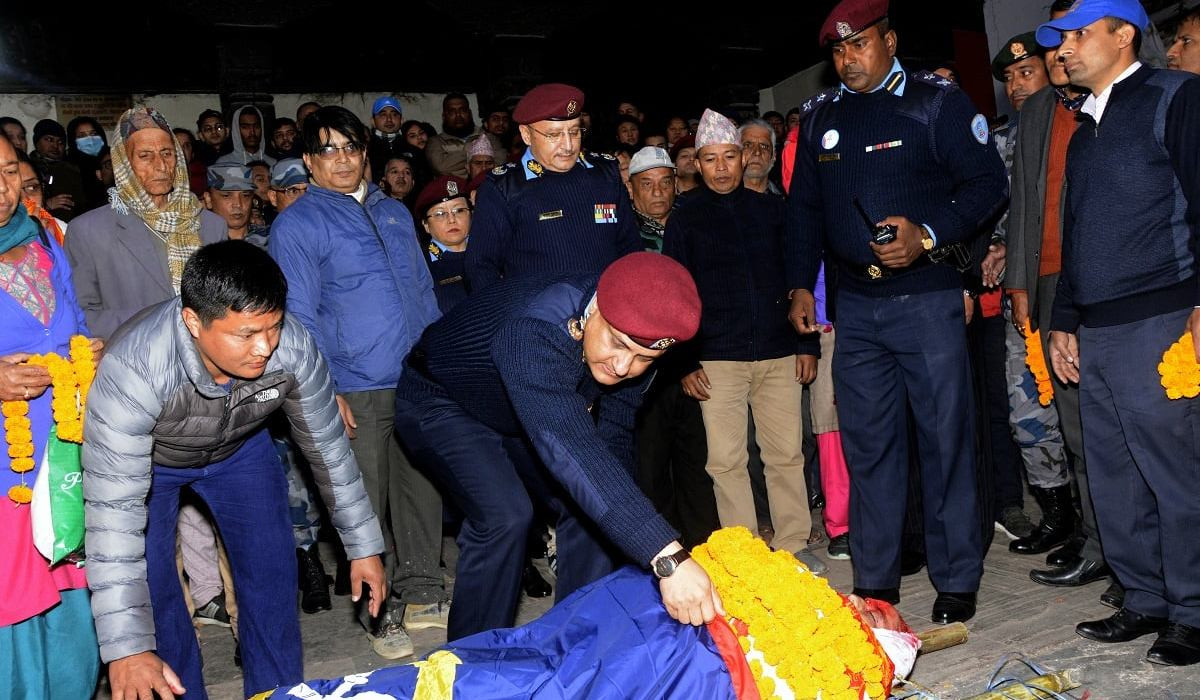 प्रहरीले बम नचिन्दा इन्स्पेक्टरसहित तीनको मृत्यु