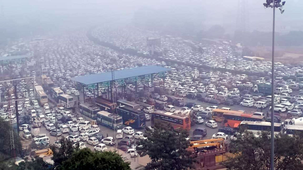 नयाँदिल्लीमा ६ किलोमिटर लामो ट्राफिक जाम, लाखौं मानिस प्रभावित