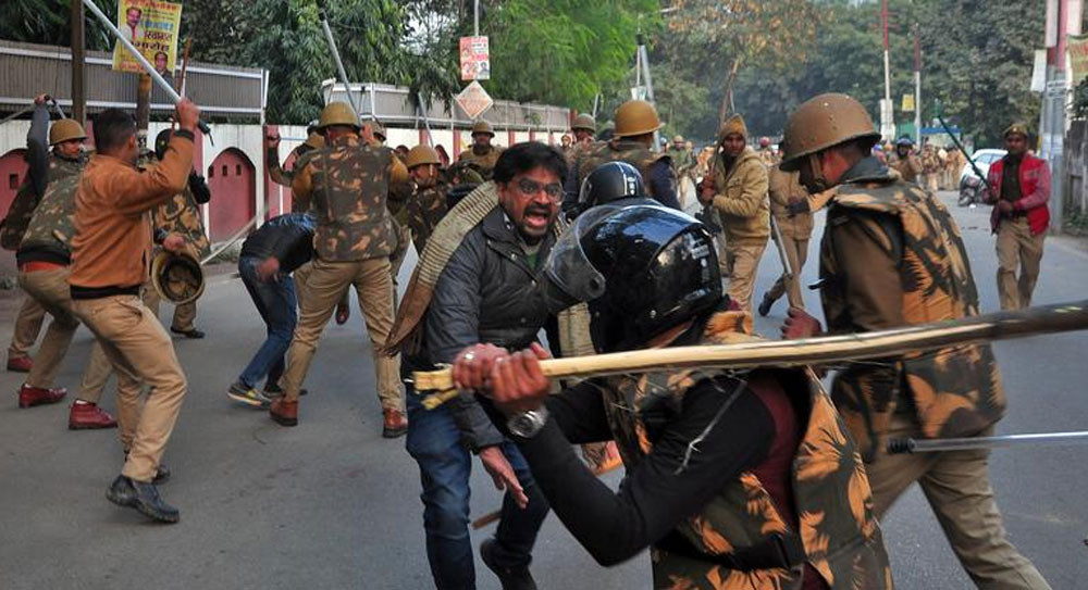 यूपीमा हिंस्रक बन्दै प्रदर्शन : ९ को मृत्यु, शिक्षणसंस्था बन्द