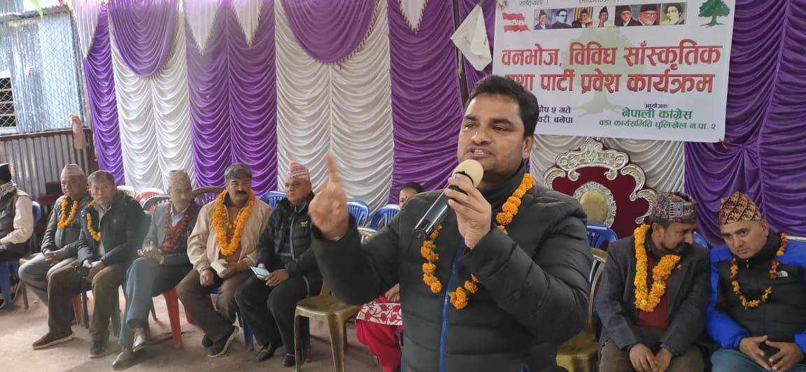 सरकारले सरकारी सम्पत्ति नेकपाका कार्यकर्तालाई बाँड्यो : पौडेल