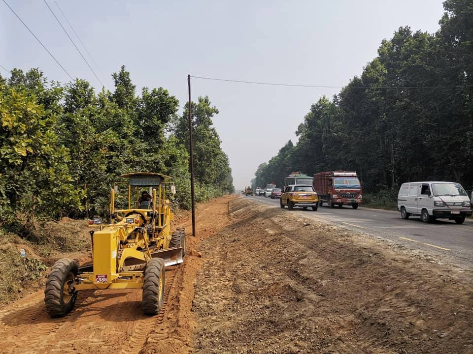 भागरको पहाड काटेर नारायणगढ–बुटवल सडक विस्तार गरिँदै