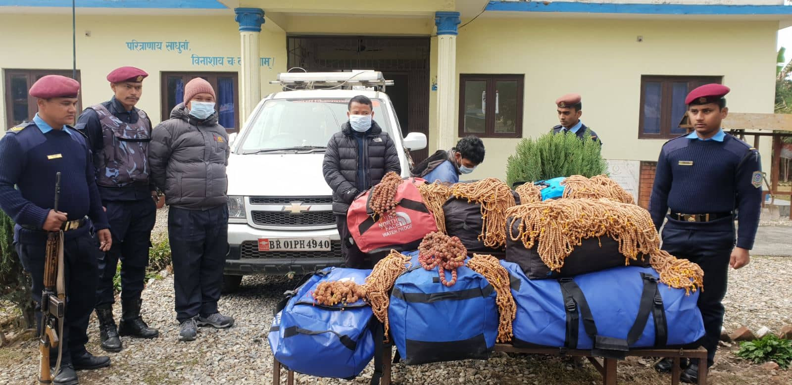बुद्धचित्त र रुद्राक्षसहित ३ जना पक्राउ