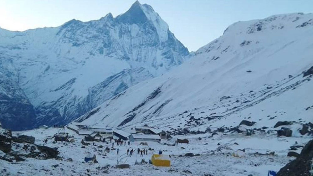 अन्नपूर्ण आधार शिविरमा हिमपहिरो, दुई नेपालीसहित ६ जना बेपत्ता