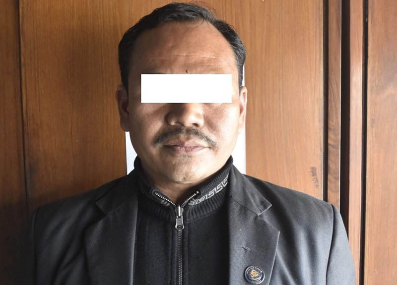जेलबाट छुटाइदिन्छु भन्दै ४२ लाख घुस लिने वकिल पक्राउ