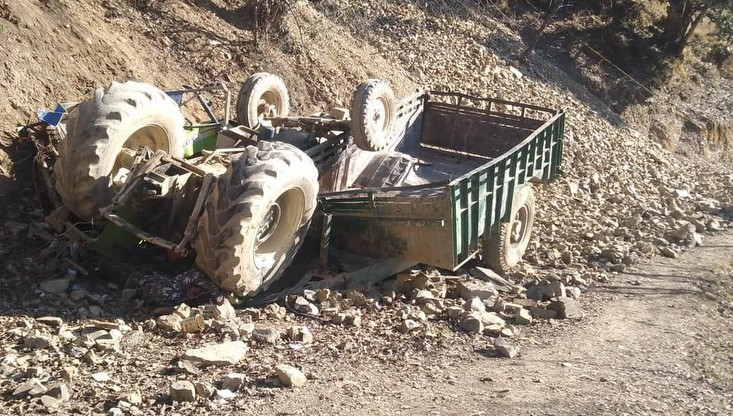 नवलपुरमा १७ जना चढेकाे ट्याक्टर दुर्घटना, चारको मृत्यु