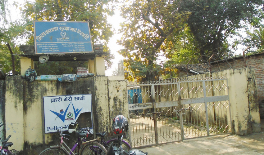 प्रणय दिवसमा कैदीबन्दीलाई गुलाफ र चक्लेट उपहार