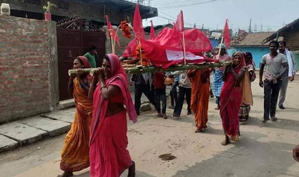 जब बाबुको शव बोकेर छोरी पुगे आर्यघाट