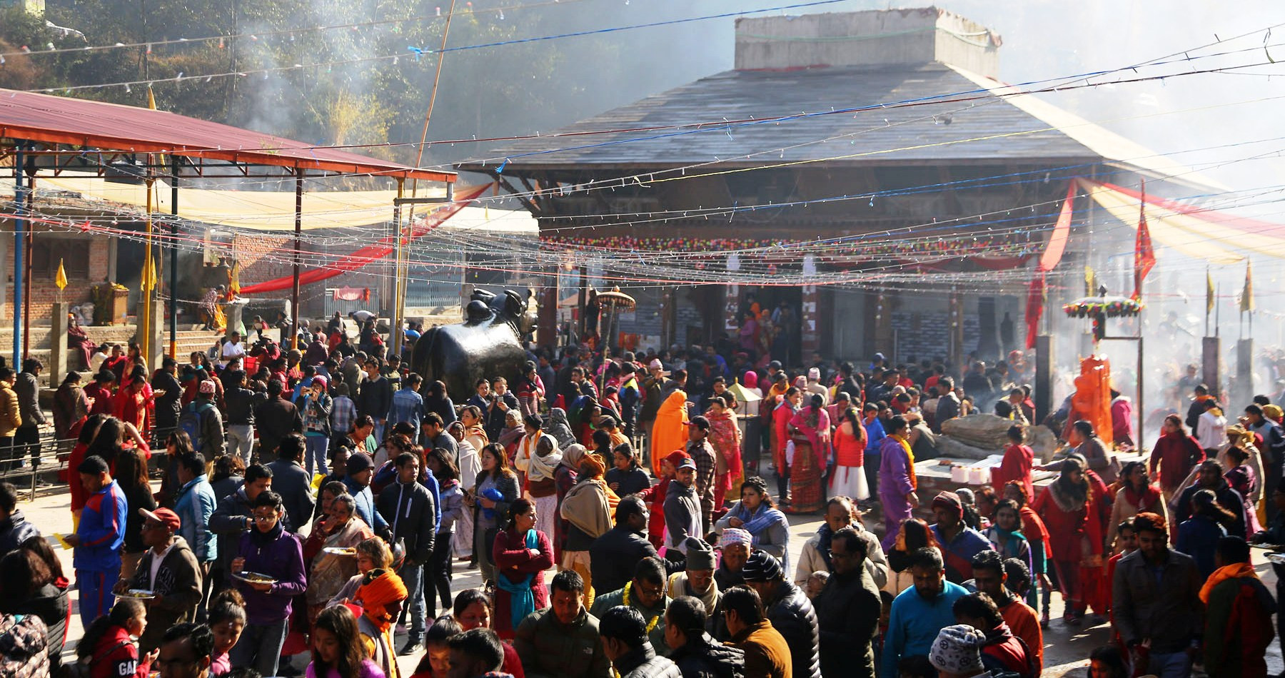 डोलेश्वरदेखि साँगाको अग्लो महादेवको मन्दिरसम्म दर्शनार्थीको घुइँचो