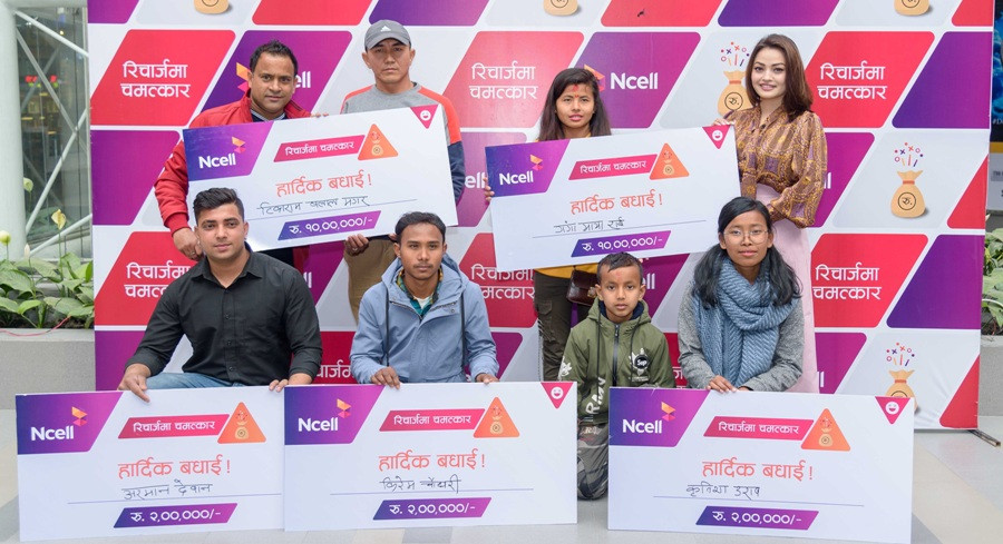 एनसेलद्वारा मासिक र साप्ताहिक विजेताहरुलाई नगद पुरस्कार हस्तान्तरण