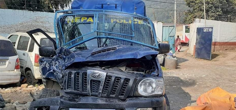 आइजीपीको ब्रिफिङमा गएको प्रहरी भ्यान ट्रकसँग ठोक्कियो, पाँच प्रहरी घाइते