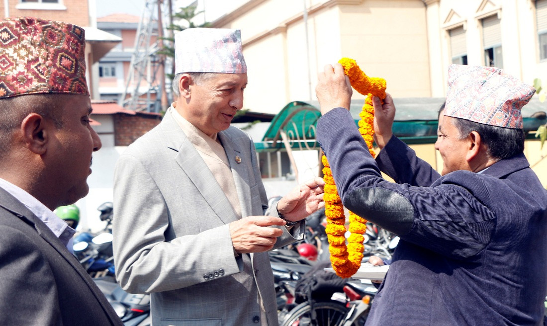 खतिवडाले सम्हाले सञ्चार मन्त्रालयको जिम्मेवारी