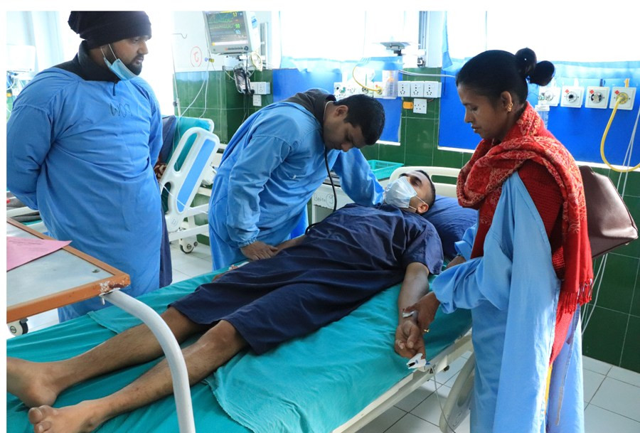 आमरण अनशनमा बसेका वडाध्यक्ष अस्पताल भर्ना