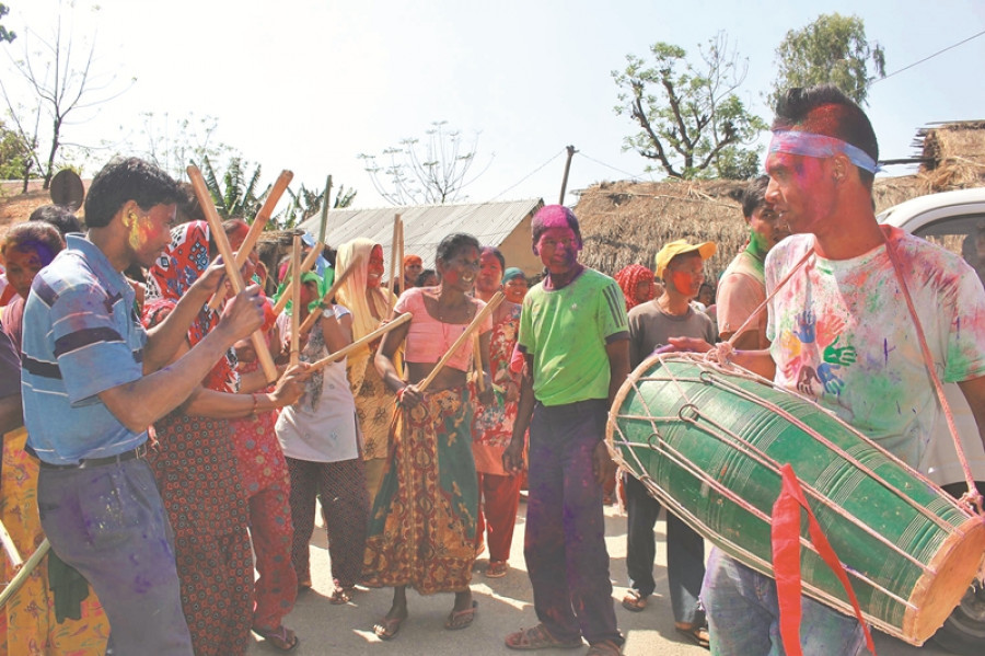 तराईमा आज होली मनाइँदै