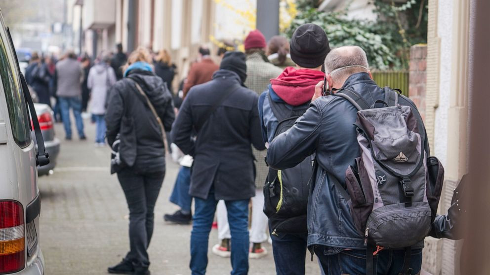 ८० हजार युरोपेली नागरिक घर फिर्तीको प्रतीक्षामा