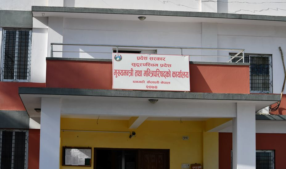 कोरोना संक्रमित बढेपछि सुदूरपश्चिममा लकडाउन कडा, अवधि थप्न संघीय सरकारलाई अनुरोध