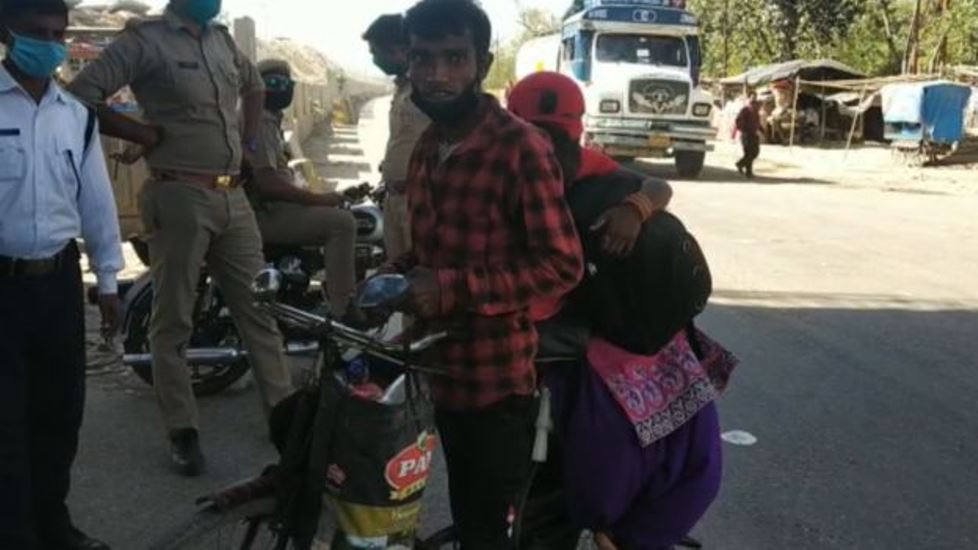 जसले श्रीमतीलाई साइकलमा बोकेरै ७ सय ५० किलोमिटर यात्रा गरे