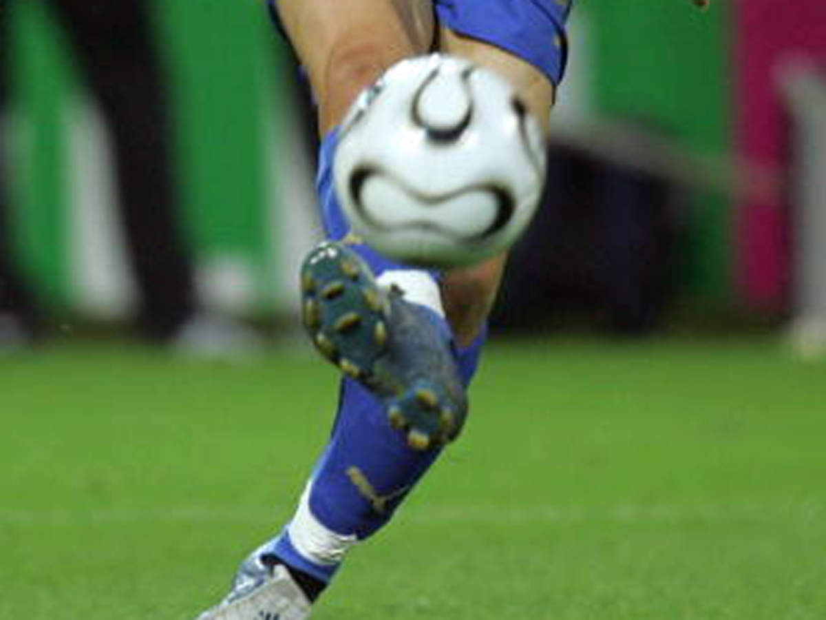 तुर्कमेनिस्तानमा ठूलो भीडसँगै सुरु भयो फुटबल, दर्शक भन्छन्– संक्रमण छैन