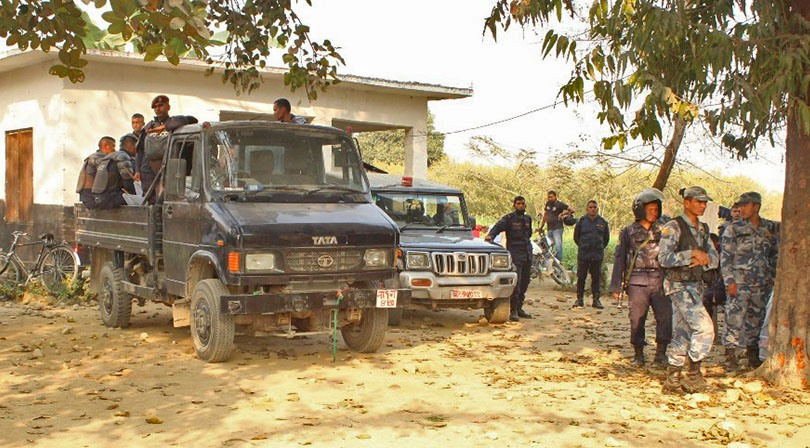 सीमामा ओहोरदोहोर गर्न नदिएको भन्दै भारतीयले कुटे दुई प्रहरीलाई