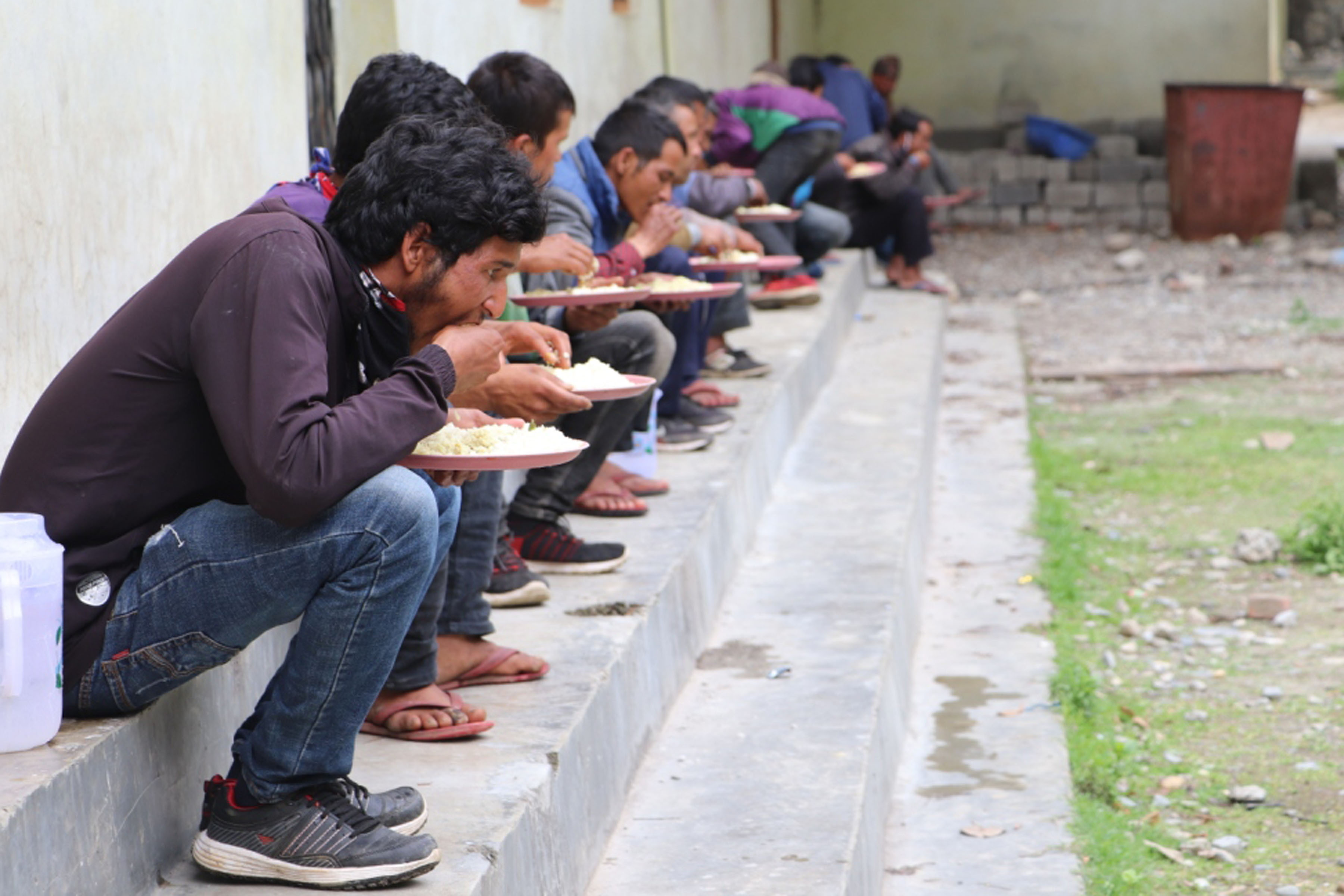 भोकभोकै ३ दिन हिँडेर सीमामा, महाकाली तर्न २५०० भाडा