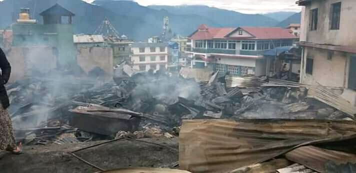 फुङलिङमा आगलागी हुँदा १२ घरटहरा नष्ट