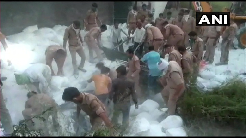 उत्तर प्रदेशमा ट्रकको ठक्करबाट २४ मजदुरको मृत्यु
