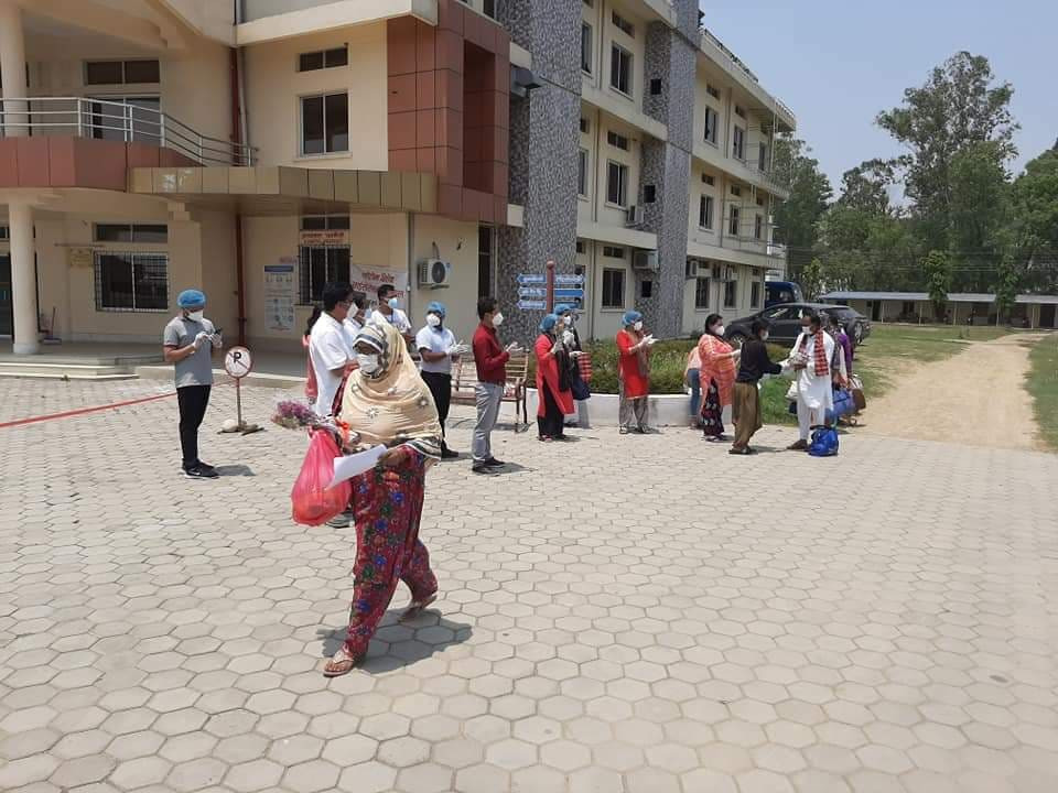 १३ जिल्लाका ७० जनाले जिते कोरोना, एकै दिन २१ जना डिस्चार्ज (भिडियाेसहित)