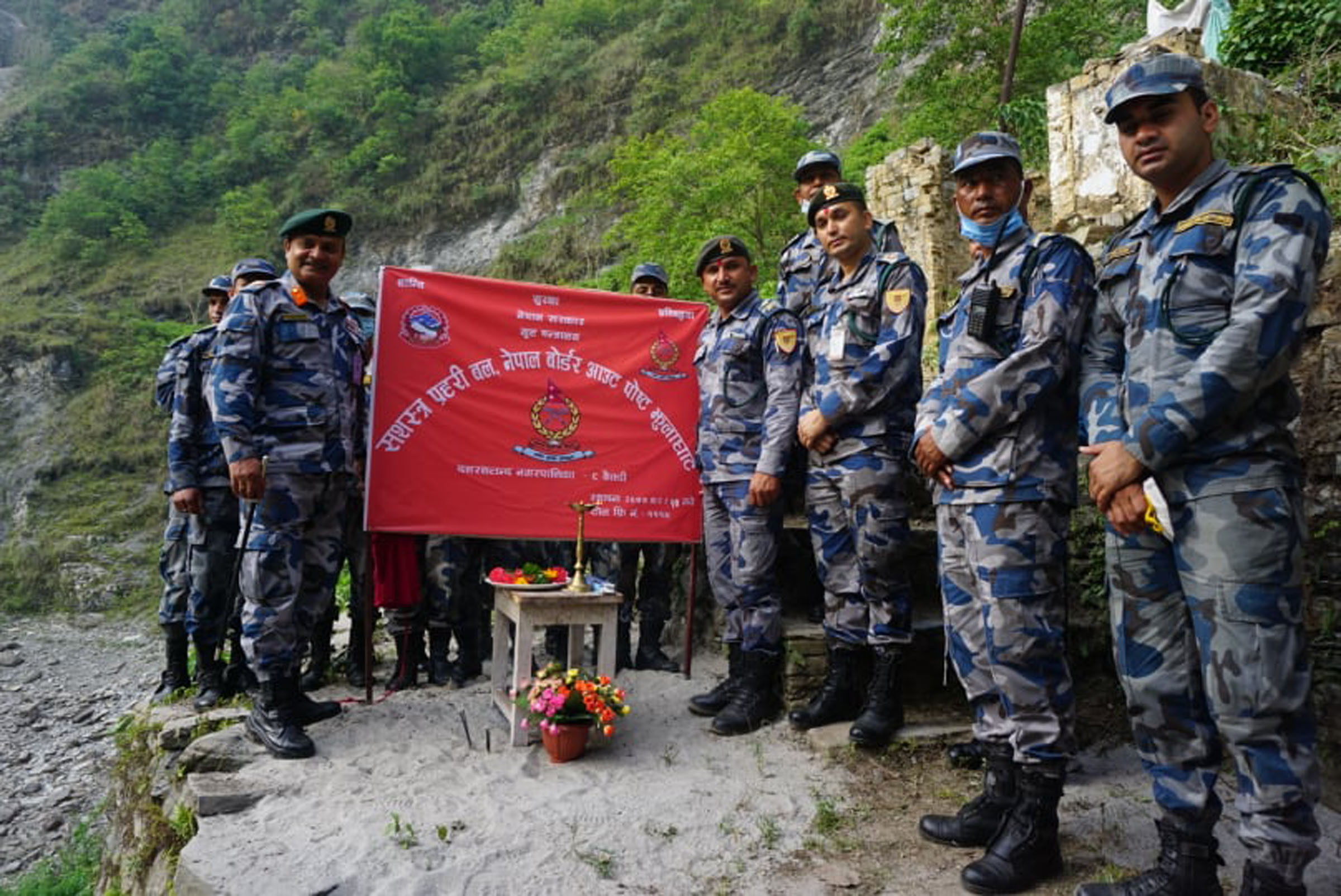 झुलाघाटमा सशस्त्रको बीओपी