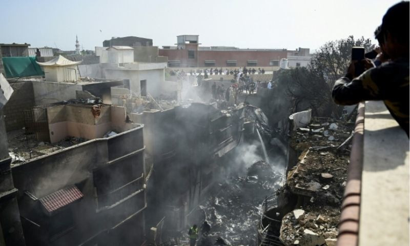 पाकिस्तान विमान दुर्घटनामा ९७ को मृत्यु, दुई जना सकुशल