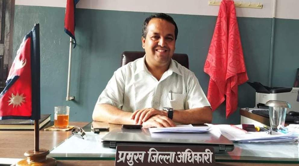 धनुषाका सीडीओलाई कोरोना संक्रमित भनिएपछि...