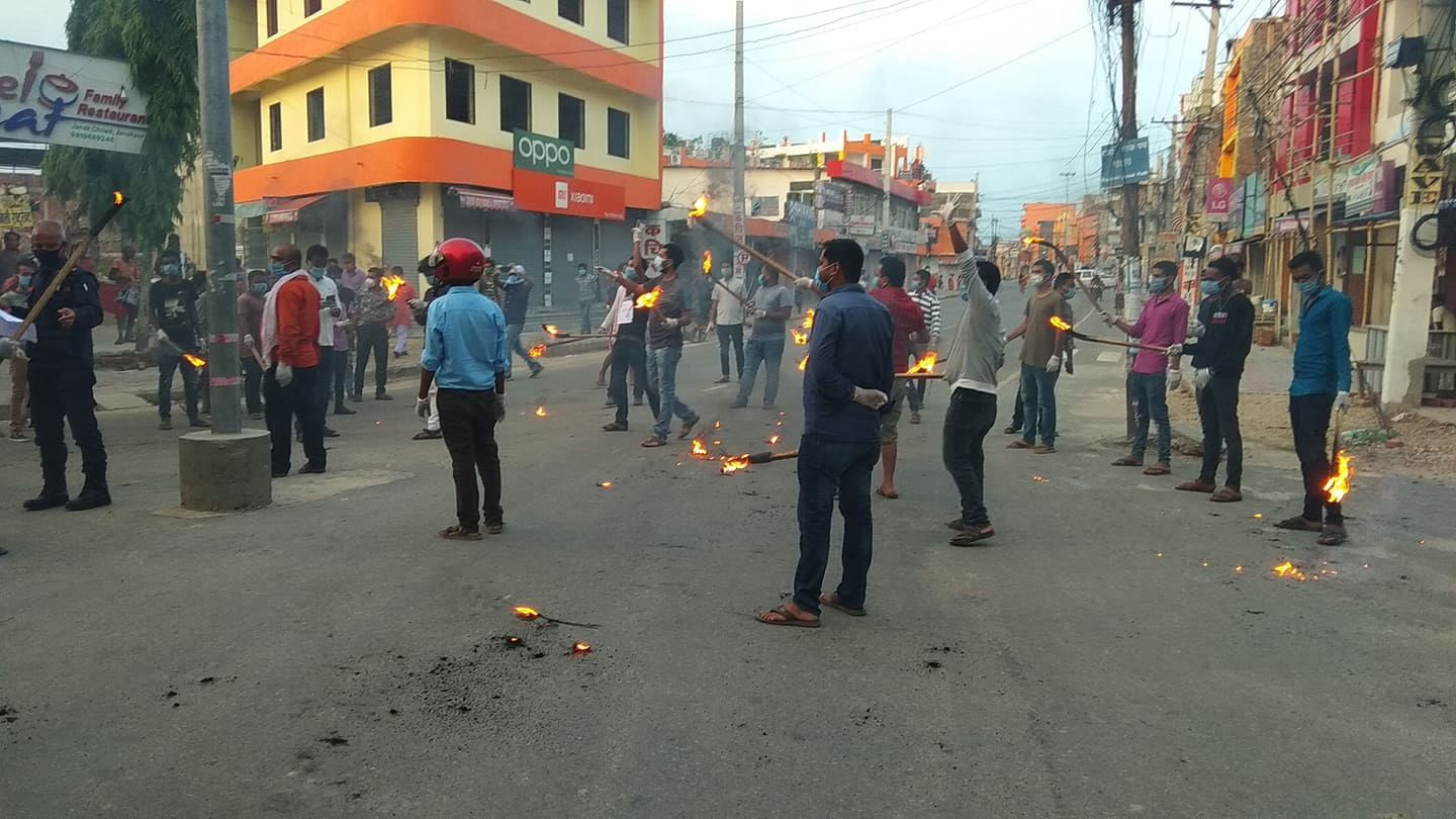 तरुण दलको विरोध प्रदर्शनमा प्रहरीको लाठी चार्ज