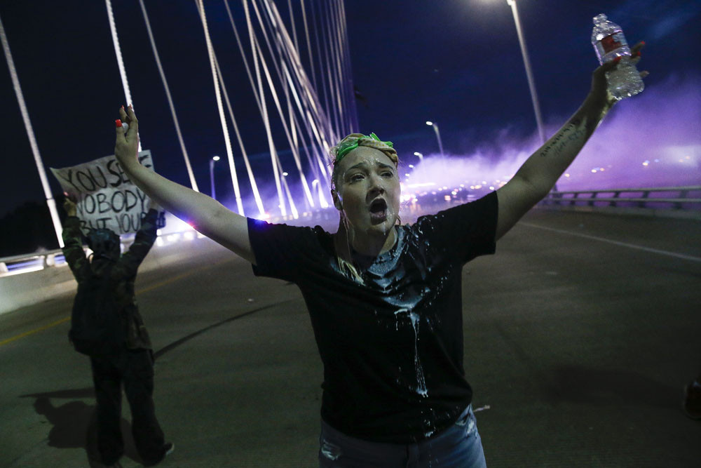 अमेरिकामा हिंसात्मक प्रदर्शन जारी, कोरोनाबाट एकै दिनमा ११३२ को मृत्यु