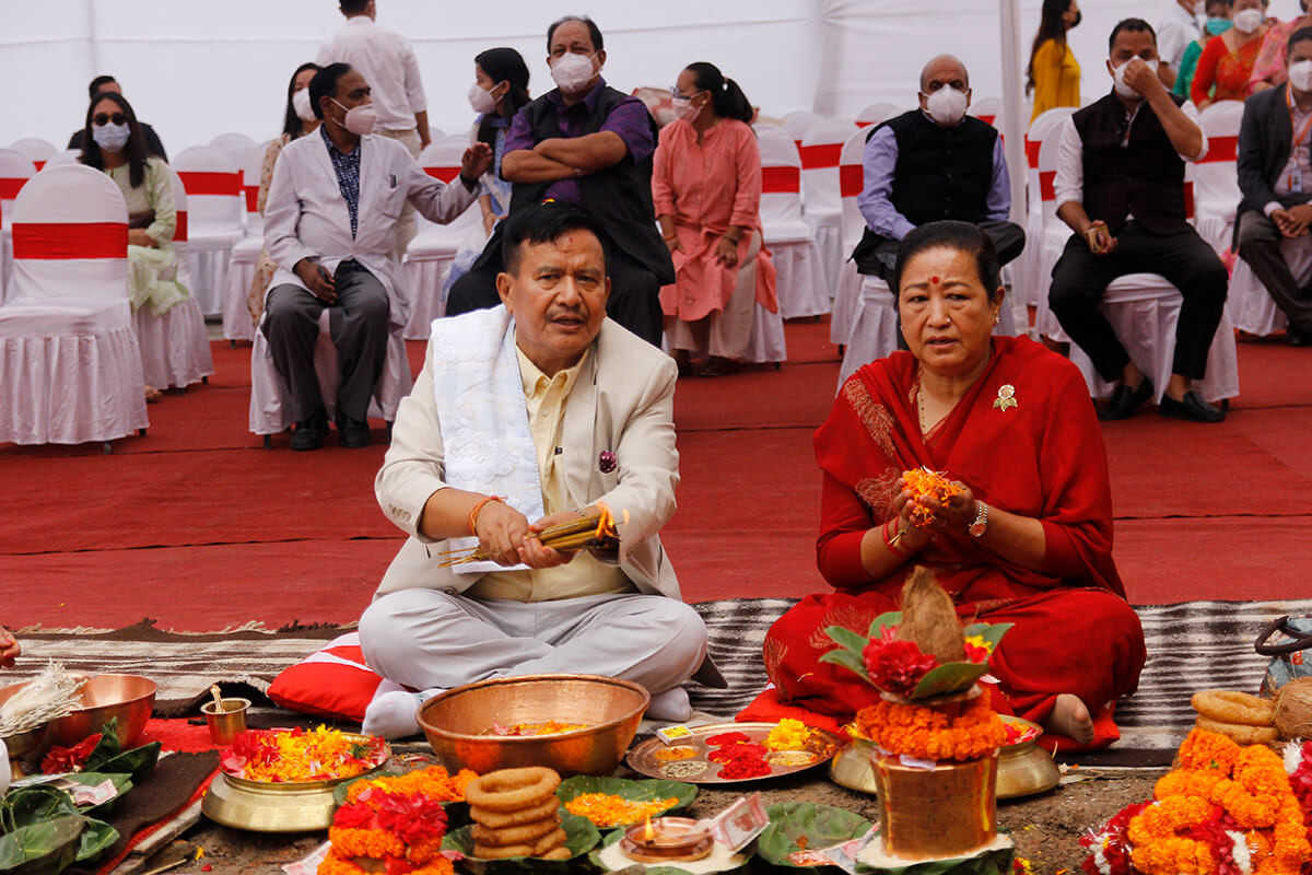 भाटभटेनी सुपरमार्केट्सका अध्यक्ष गुरुङले ११ करोडमा त्रिवि शिक्षण अस्पतालमा भवन बनाइदिने