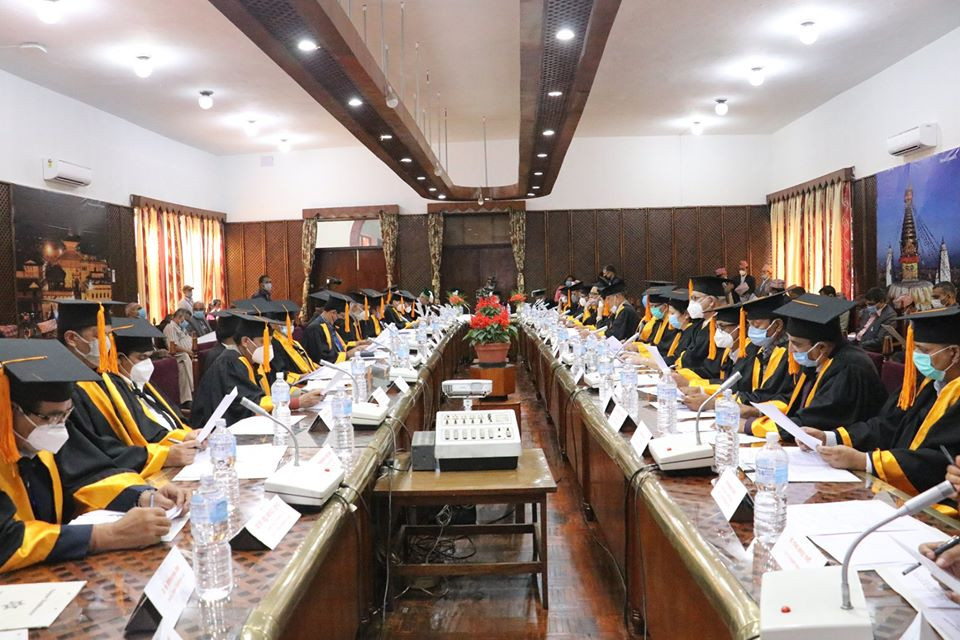 त्रिविबाट ५६ हजार ७ सय १३ विद्यार्थीले उपाधि लिँदै 